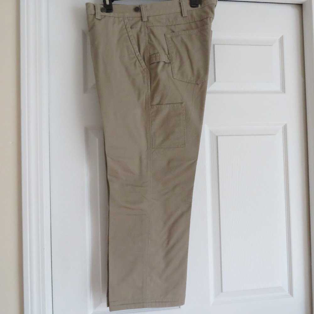 Duluth Trading Co. Mens cargo pants Sz 36 x 28  w/suspender buttons Mint cond.